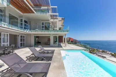 Image de Holiday living in this incredible spacious 6 bedroom villa, boasting epic views