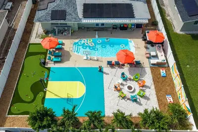 Image de Basketball Court | Game Room | Pool | Hot Tub