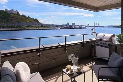 Image de Première rangée face au fjord – Évasion chic et moderne!