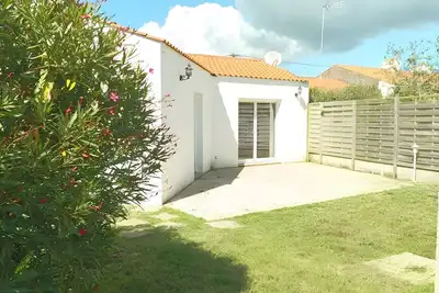 Image de Maison de vacances 'L'Estran Qu'Île - Proche Plages' avec terrasse, jardin privé et Wi-Fi