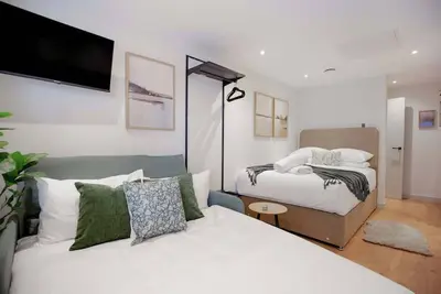 Image de Lindenstone | Unbeatable Location & Comfort