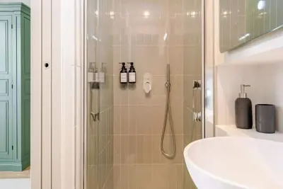 Image de 🌿 Naranja: Elegant 2-Bedroom Retreat in Seville’s Historic Old Town