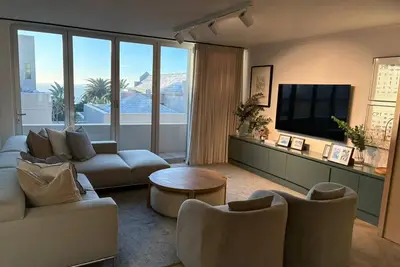 Image de Modern Kosher 3-Bedroom Bantry Bay Home Sea Views-Jgm property rental