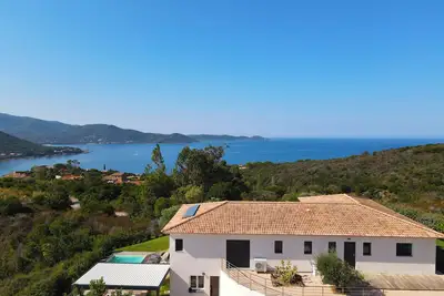 Image de Villa Familiale Vue Mer Avec Piscine