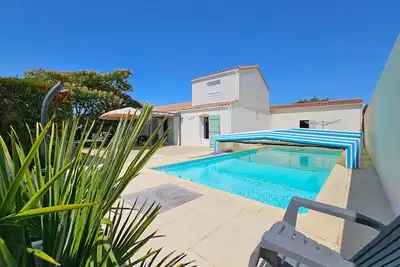 Image de Maison Spacieuse à 600m de la Plage avec Jardin