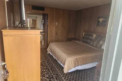 Image de Affordable Stay in Quinter with King Bed Perfect for Road Trip Enthusiasts