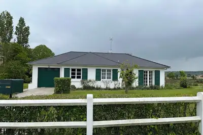 Image de \"Aux Anges\" maison de campagne avec chalet de massage sur place.