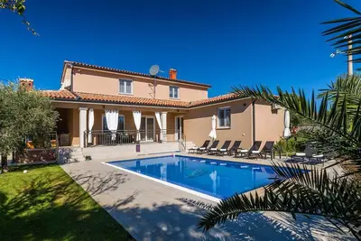 Image de An elegant villa with private pool in Istria with countryside ambiance, enjoyable furnishing and eye-catching decoration.