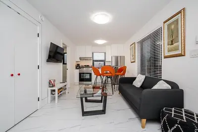 Image de Vancouver 2bd/2ba Laneway, Steps to SkyTrain