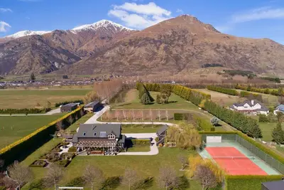 Image de Spacious Family Estate with Gardens, Mountain Views & Privacy