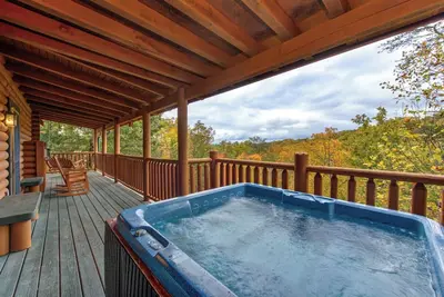 Image de *Stunning 3bd Cabin w/ Views! Hot Tub + Game Room*