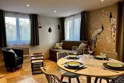 Image de Le Pigeonnier du Domaine de Tourny Vue sur l’étang