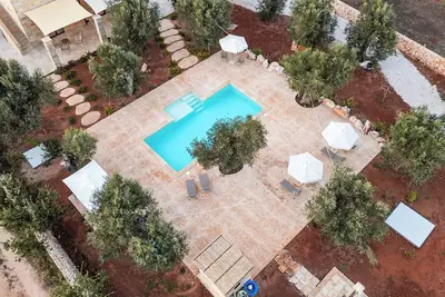Image de Exclusive villa with pool among aromas, colors and centuries-old olive trees of Salento