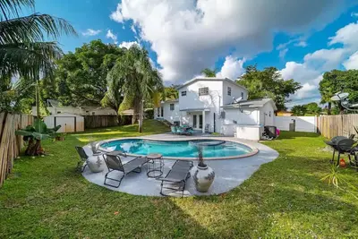 Image de Spacious 5br Villa w/Pool | Near Beach + Casino