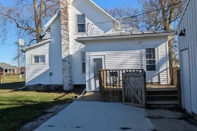 Peaceful, quiet farmhouse outside charming Johnstown