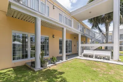 Image de Cosy 1-Bed, Pool + Sea and Dining close by