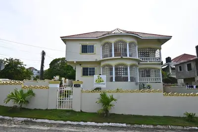 Image de Sun, Sea & Serenity 2 Br Stay at Sun Haven Retreat