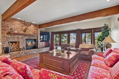 Image de New Listing! Home with Amazing Lake Views; Just a 5 Minute Drive to Downtown!