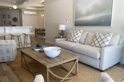 Image de Styles Beach 1a - Beachfront Luxury Condo w/ Pool