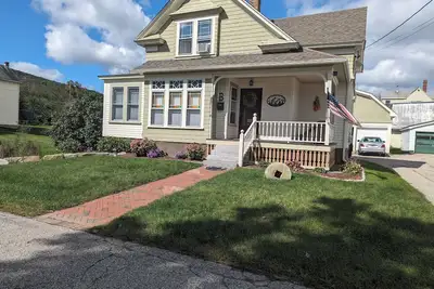 Image de Charming Cottage- White Mountains retreat w/ Private Hot Tub and Fire Pit