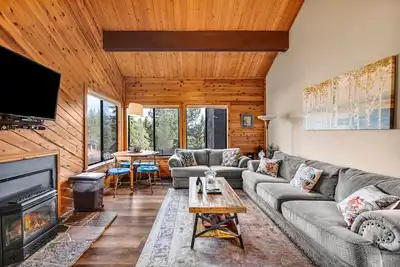 Beautiful 3br Ski-in/Ski-out Donner Condo