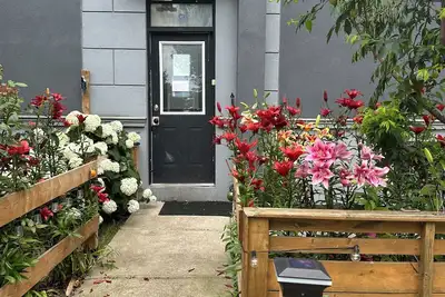 Image de Lower Loft Full Basement Apartment