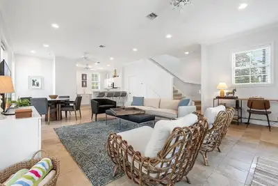 Image de Modern Luxury Meets Island Privacy: Executive Villa on Exclusive Sunset Key