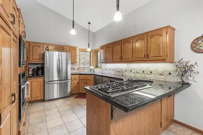 Image de Bunker Hills House: 2 Kitchens, 6 Br, 5 Ba, Laundry, Garage!