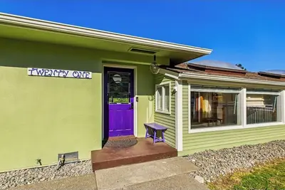 Image de 4-bedroom house in historic Ferndale with bonus dressing room, pet friendly!