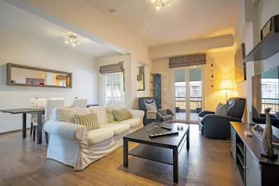 Image de Gkyzi Warm Classic Home by ΜΡS