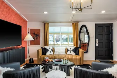 Image de The Wild Western: 5 Br, Hot Tub, Sauna, 2 Game Rooms, Putting Green, & more!