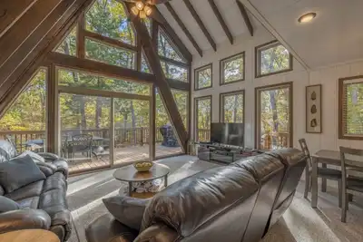 Image de The Trailshead Chalet: hot tub, fire pit, play fort, grill & more