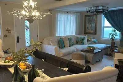 Image de Welcoming spacious Beach Cottage in  Sarasota near Siesta Key  w/ Luxury Decor