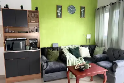 Image de Cozy and modern home, perfect for a family or a small group with a private stay.