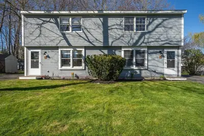 Image de Entire Duplex Two Units 4 beds sleeps 8 Plenty of Parking. 5 min to Downtown.