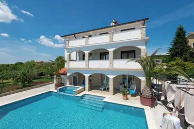 Image de Large Villa with Private Pool in Medulin