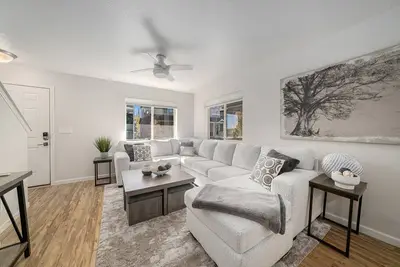 Image de Hummingbird Haven-Prime location in South Longmont-sleeps 8, 4beds, blocks to Rec