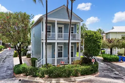 Image de Oceanside Gated Home in Anglers Reef with a Large Pool and Boat Dock Available