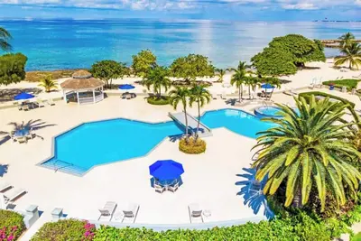 Image de Amazing OceanFront Renovated 2Bdr Condo On Seven Mile Beach- Great Location!