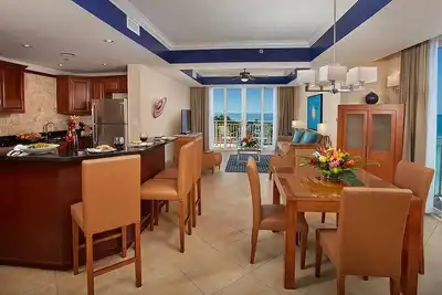 Image de Spend Holidays at the Divi Aruba Phoenix Beach Resort - One Bedroom Suite wk 51!
