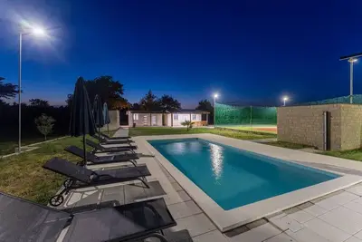 Image de Maison Relax sa teniskim terenom (121651-K1) - Posedarje