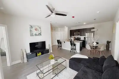 Image de Modern 2bd/2ba Oasis • Fast WiFi • Balcony • Gated Community Near Slu & Downtown