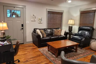 Image de Craftsman 4-bedroom 2 bath cottage/walk to parks, shops & eats downtown