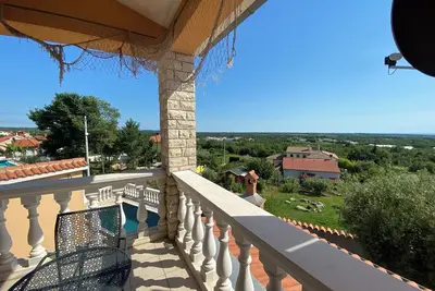 Image de Beautiful vacation home with pool and sea view near Poreč