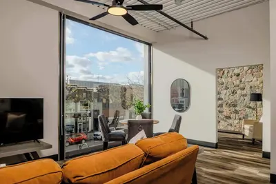 Image de Stylish City View Apartment w/ Free Parking