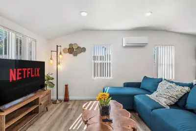 Image de Foothills La Hideaway Patio Lounge, Work-Friendly