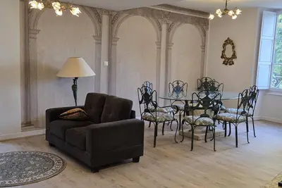 Image de Gîte paisible dans château avec jardin, climatisation