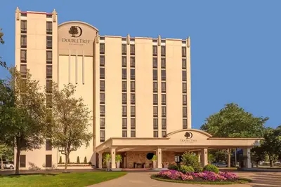 Image de Close to Phl Airport + Dining. Pool. Free Shuttle.