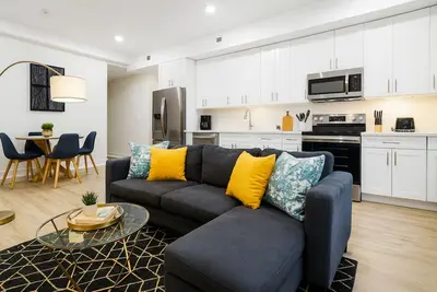 Image de Cozy 2br/2ba in East Parkside with queen beds full kitchen & smart Tv just steps from the Zoo  Please Touch Museum and minutes to Center City airport & Lincoln Field