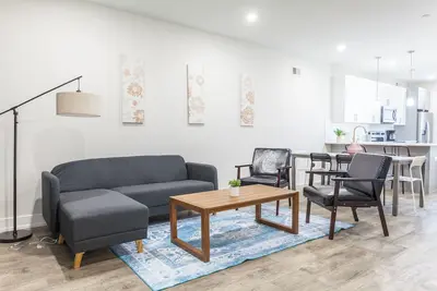 Image de 4Bdrm_4Bath W/D Patio Crib Parking PingPong Darts